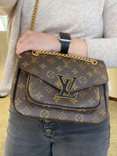 Load image into Gallery viewer, Louis Vuitton Passy monogram crossbody