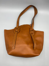 Load image into Gallery viewer, Chloe Medium Darryl leather tote