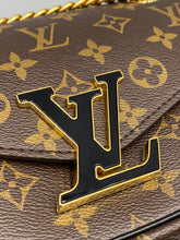 Load image into Gallery viewer, Louis Vuitton Passy monogram crossbody