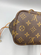 Load image into Gallery viewer, Louis Vuitton Neverfull PM monogram