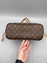 Load image into Gallery viewer, Louis Vuitton Neverfull PM monogram