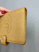 Load image into Gallery viewer, Chanel Timeless CC Ring Agenda Cover Caviar Small
