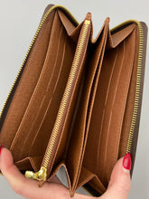 Load image into Gallery viewer, Louis Vuitton Zippy Monogram wallet